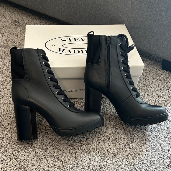Steve Madden Black Lace-Up Block Heel Boots - Picture 5 of 6